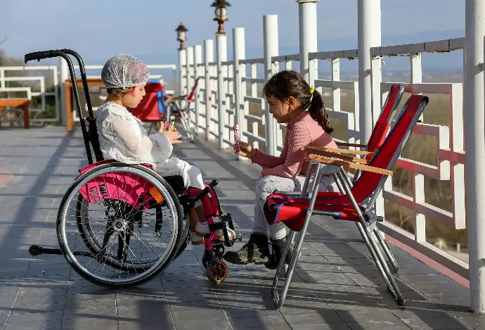 enfants atteint de maladie grave et handicap